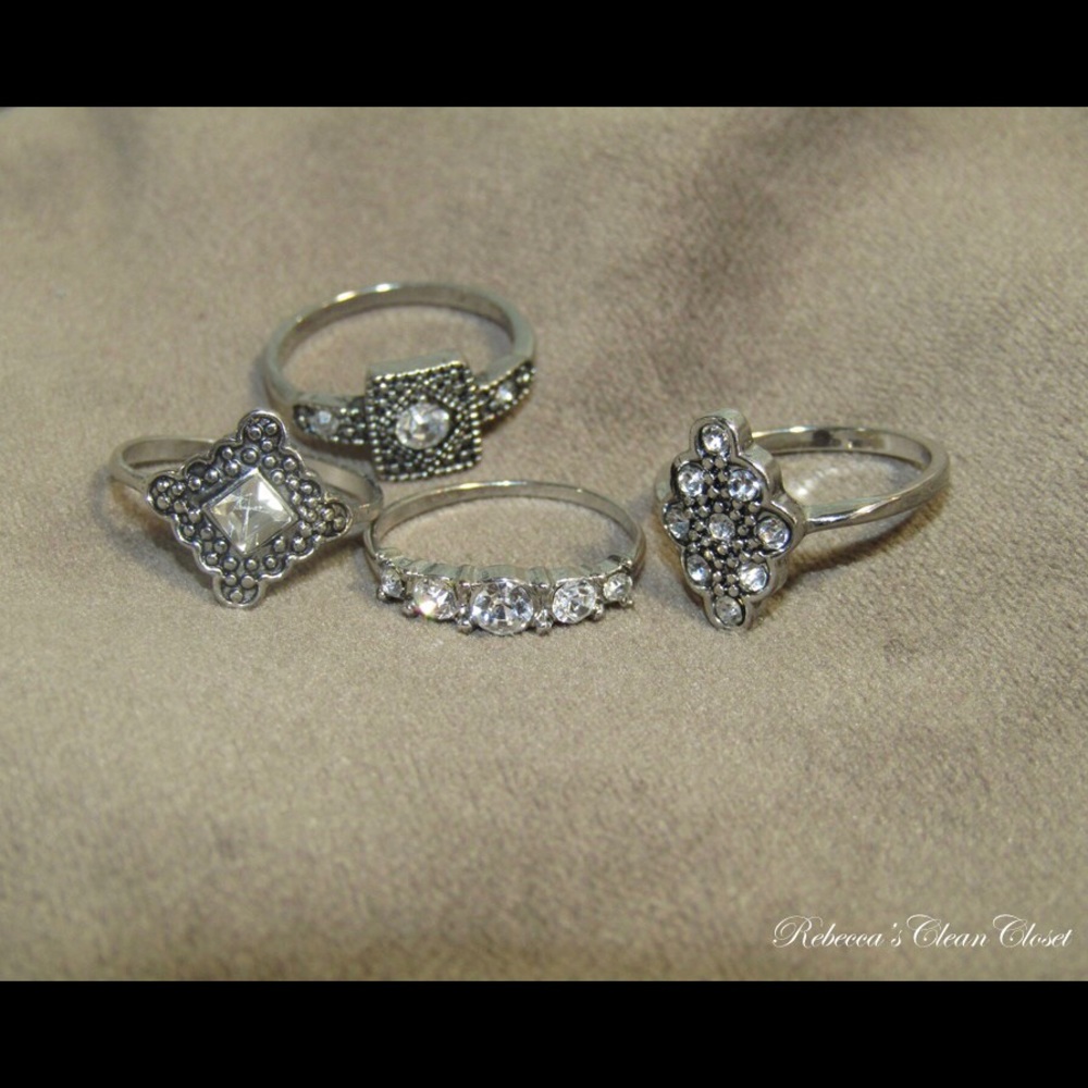 Beautiful Set of 4 Mid-Finger Rings!